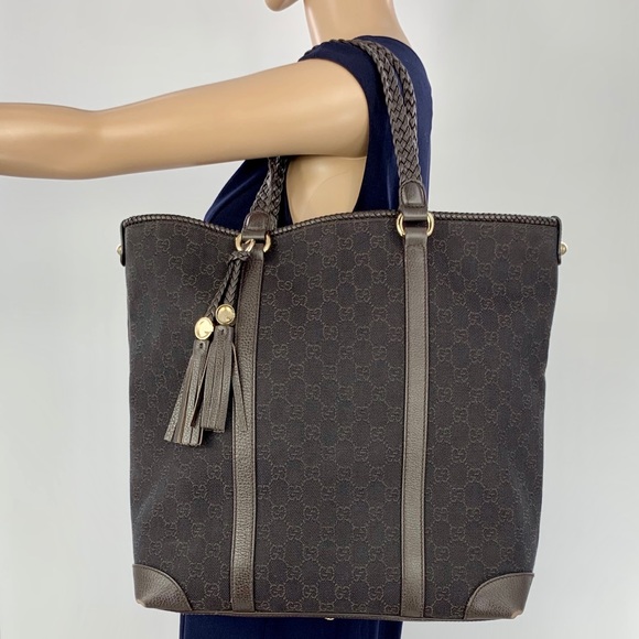 Gucci Handbags - 💎 Gucci 💎 Large Leather Tote with Tassels